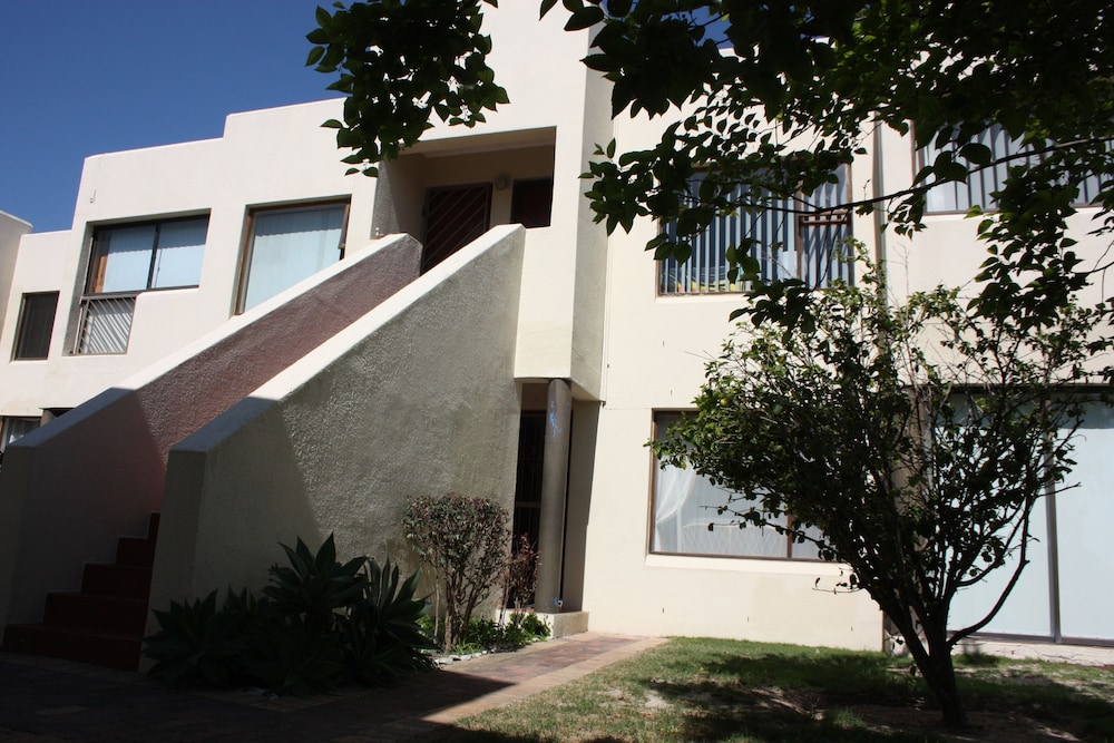 Amies Self-Catering Apartments 25/30