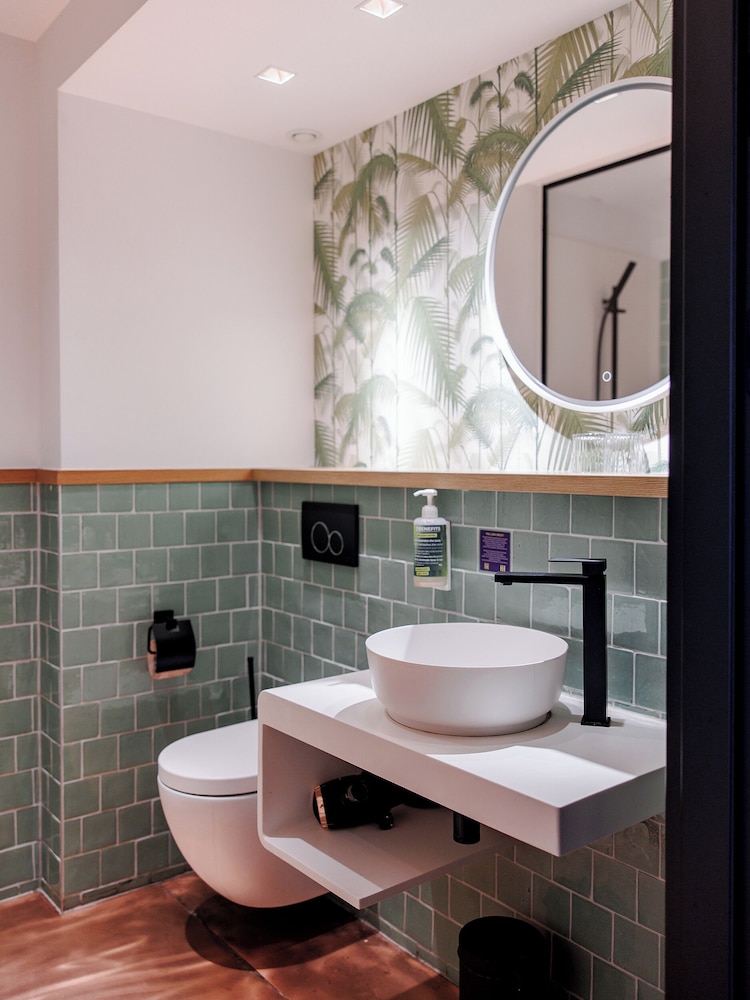 Koncept Hotel International 48/50