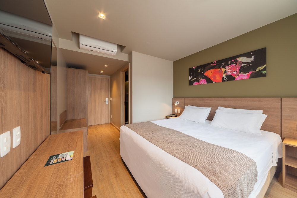 DELUXE, DOUBLE BED