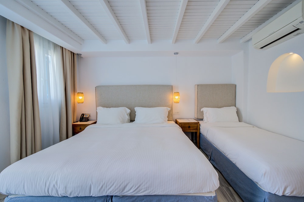 STANDARD, TRIPLE, SEA VIEW