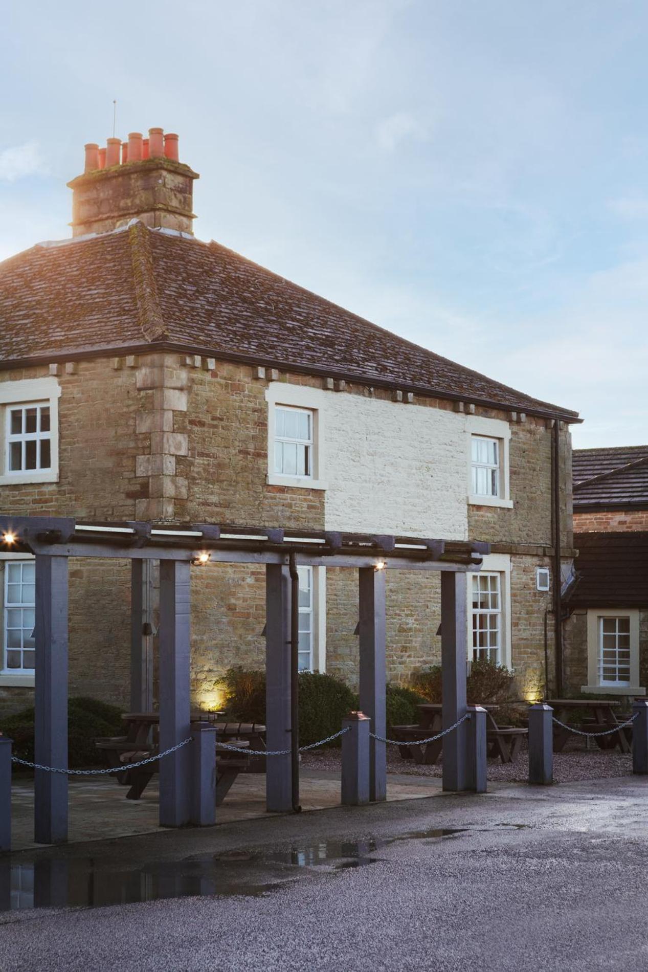 The Highwayman Hotel 6/59