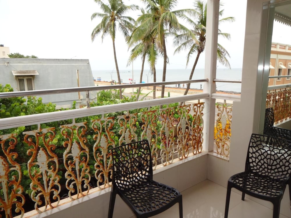 Lotus Bay View Hotel 22/25