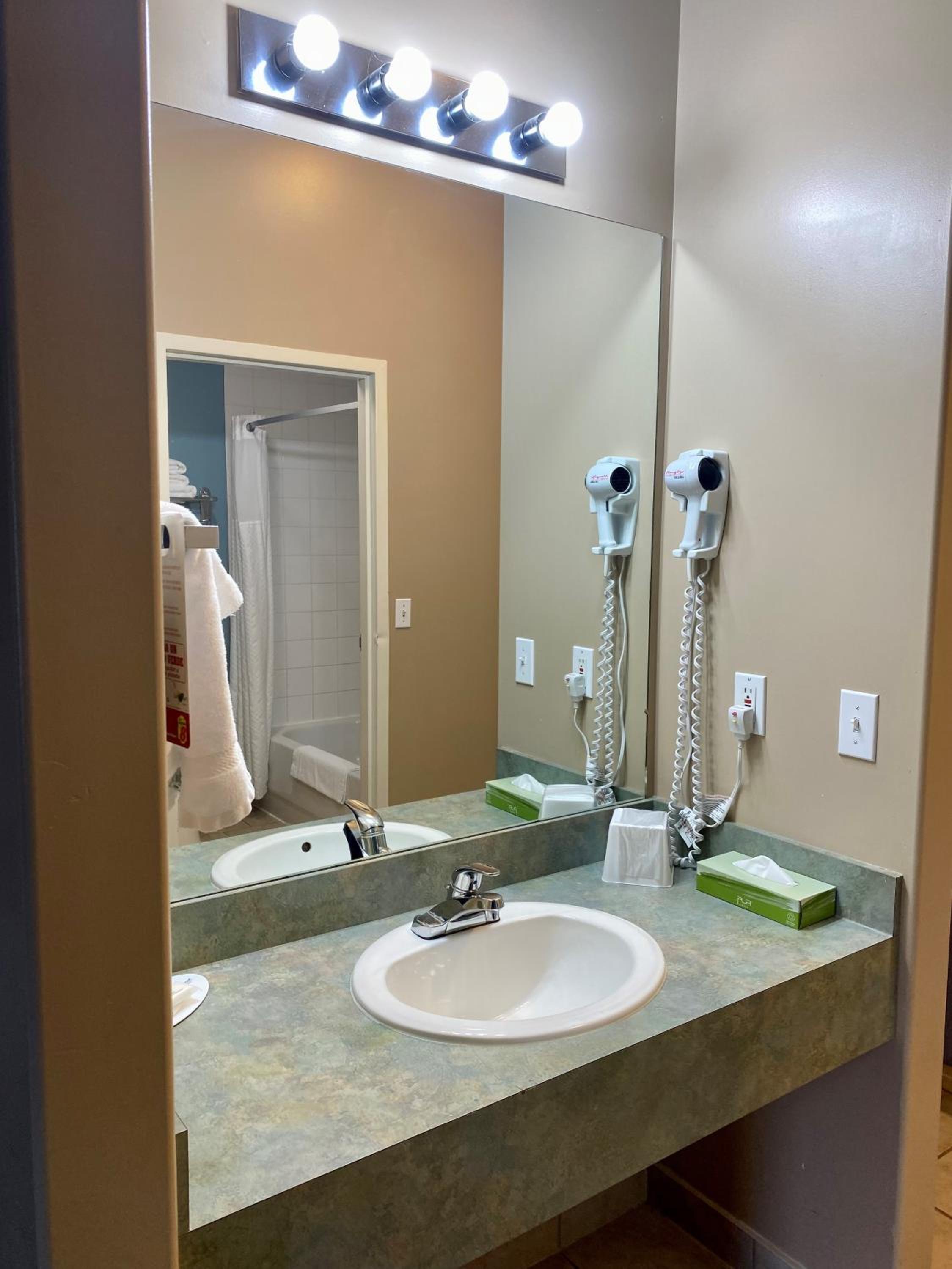 Family Suite, Double Bed, Super 8 by Wyndham Edmonton South 5/6