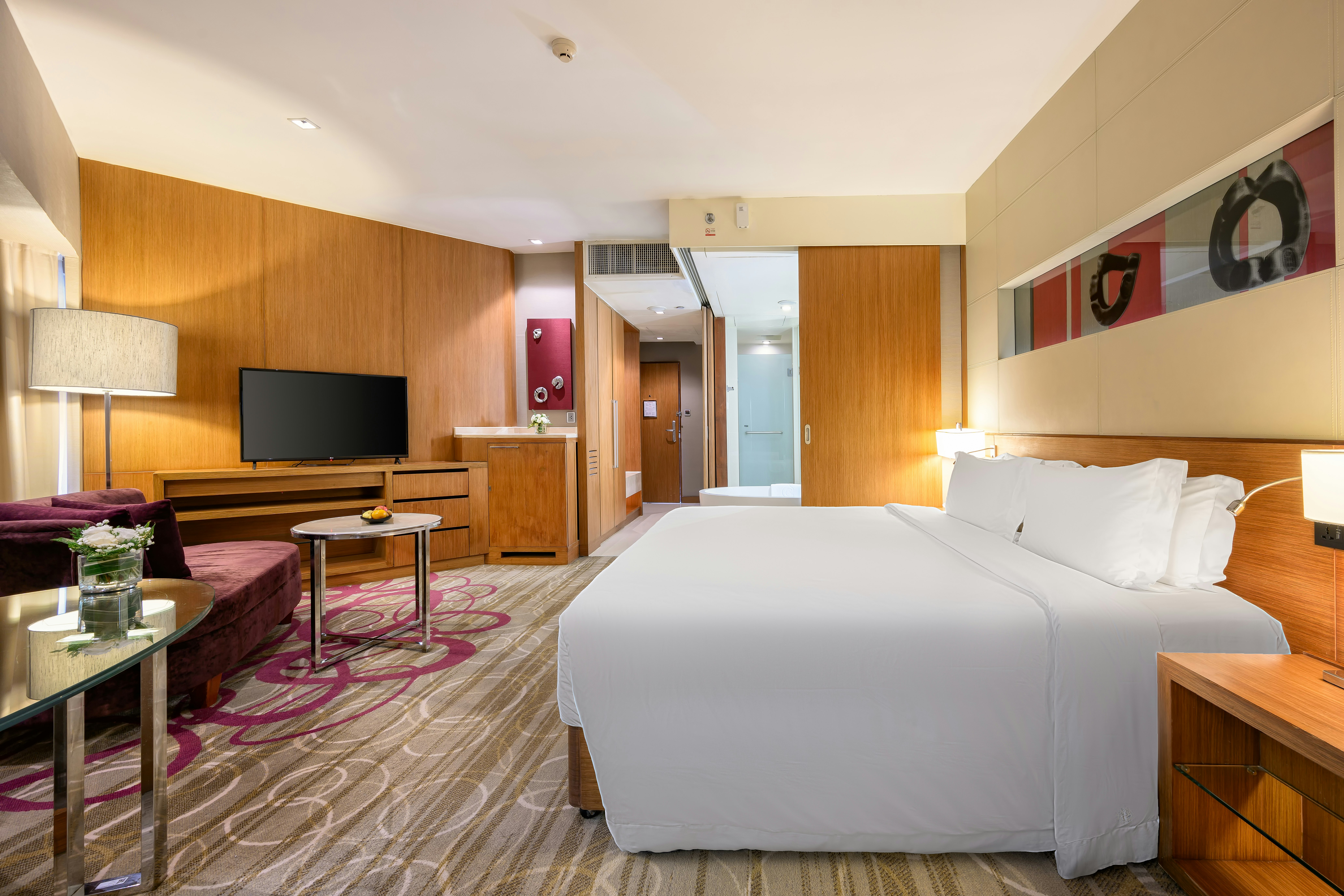 CLUB, DELUXE, SUITE, KING BED