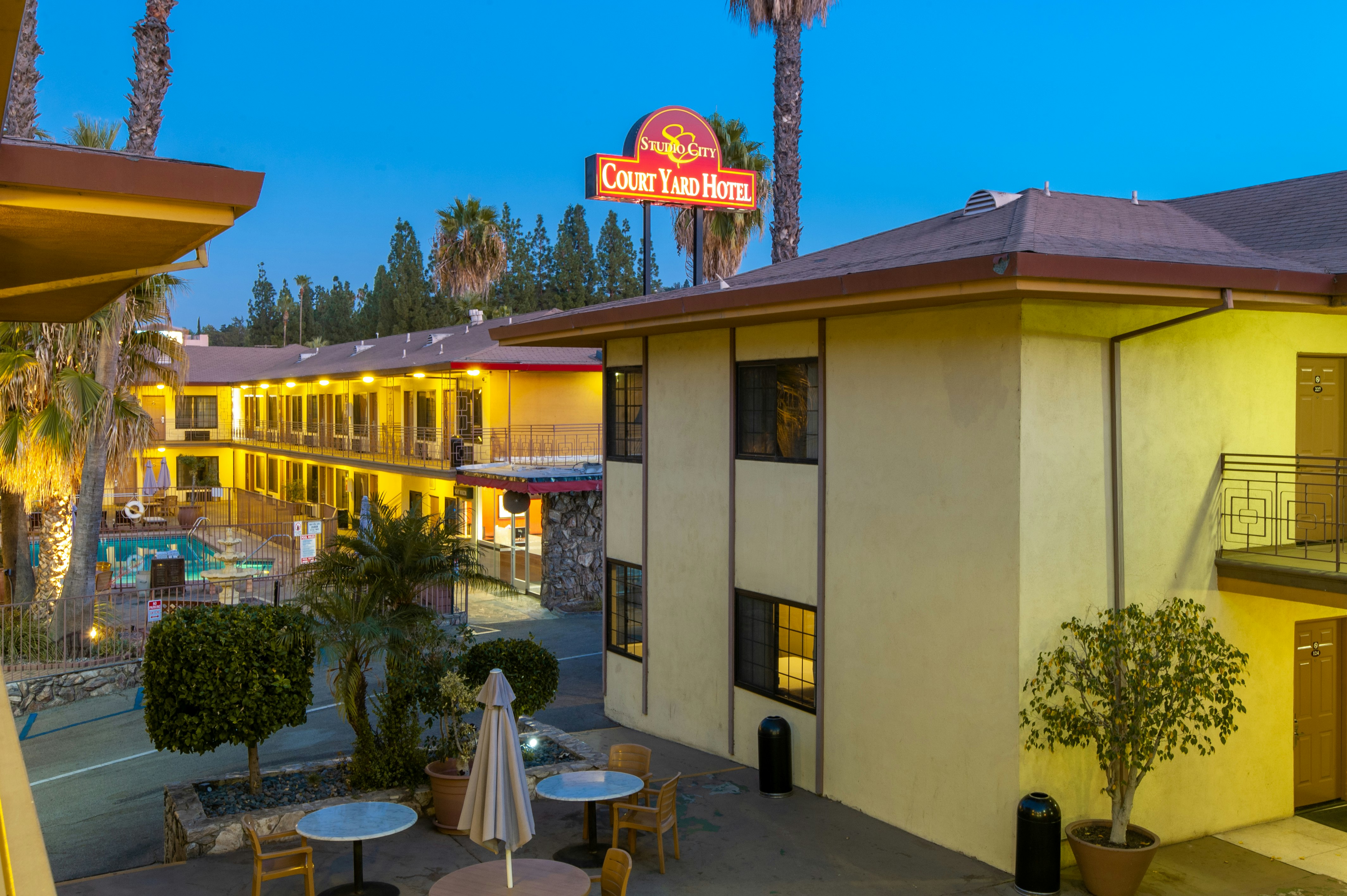Studio City Court Yard Hotel 6/64