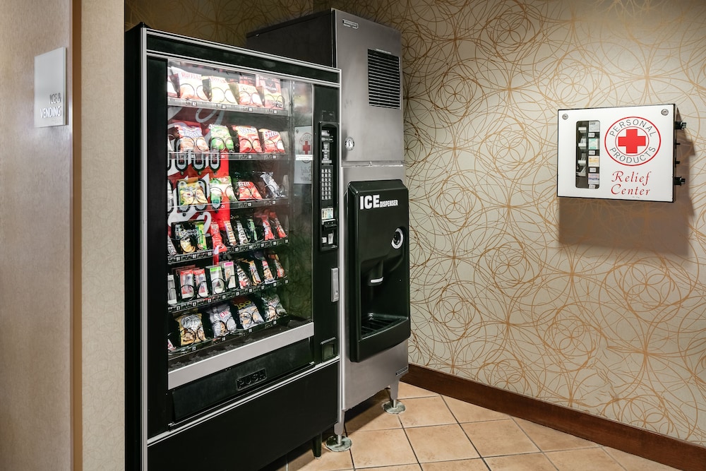 Holiday Inn Express Suites Coralville 24/67