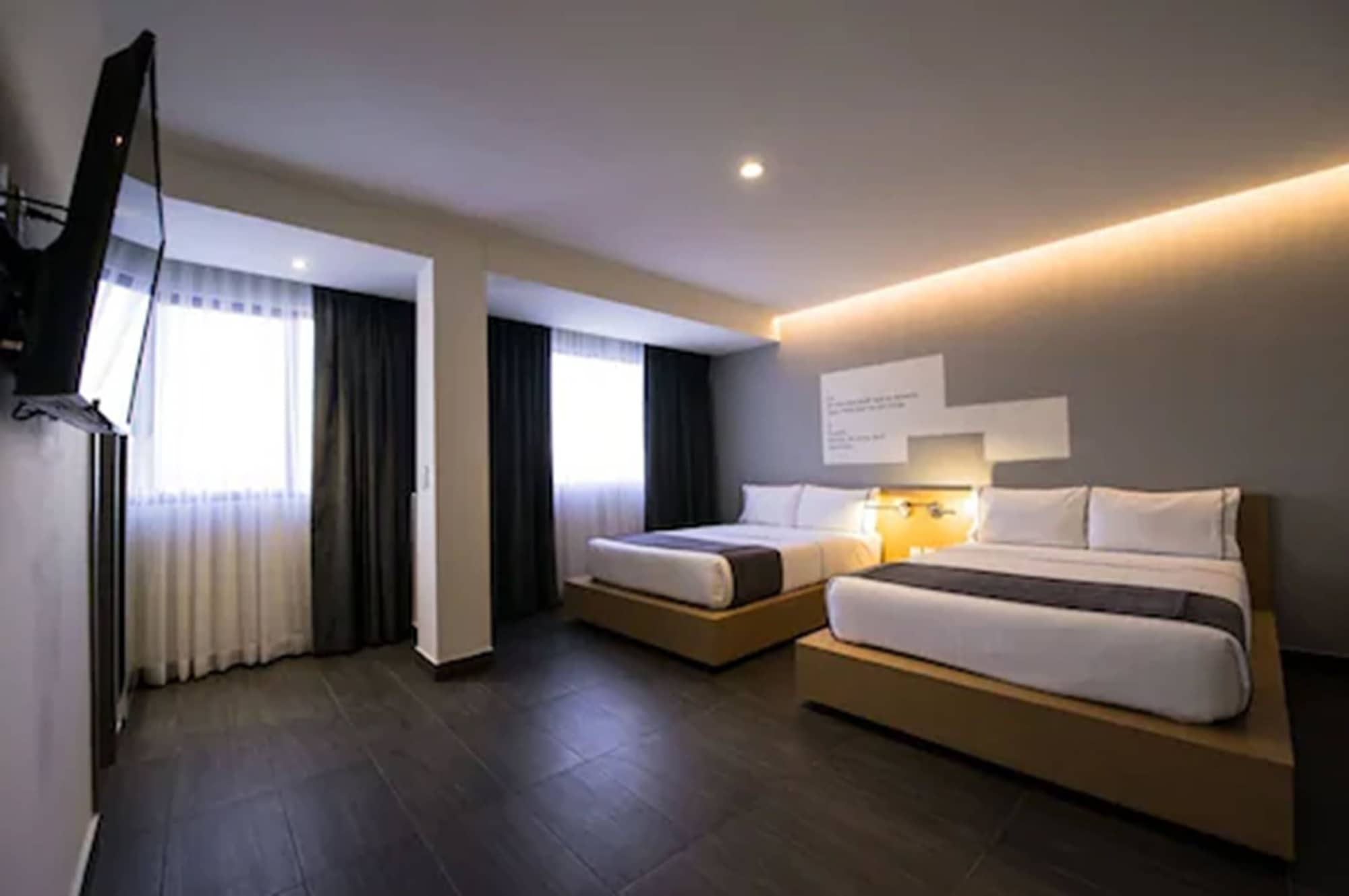 ROOM, DOUBLE BED