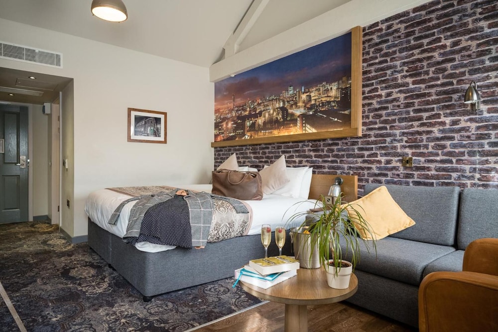 The Abel Heywood Pub & Boutique Hotel 33/43