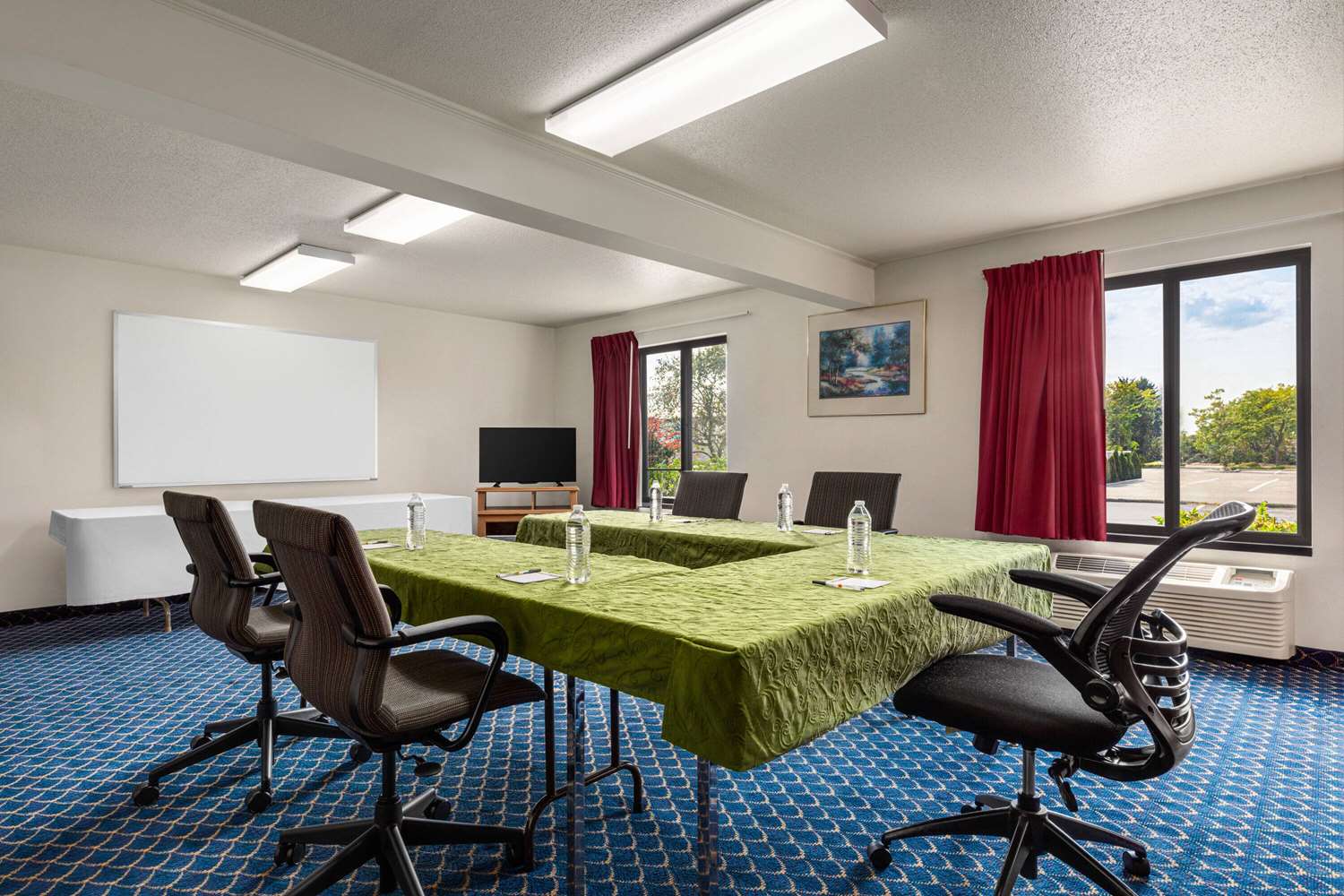 Super 8 By Wyndham Germantown/Milwaukee 36/41