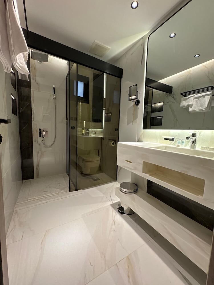 ثلاثة وستون أجنحة فندقية(Sixty Three Hotel) 45/50