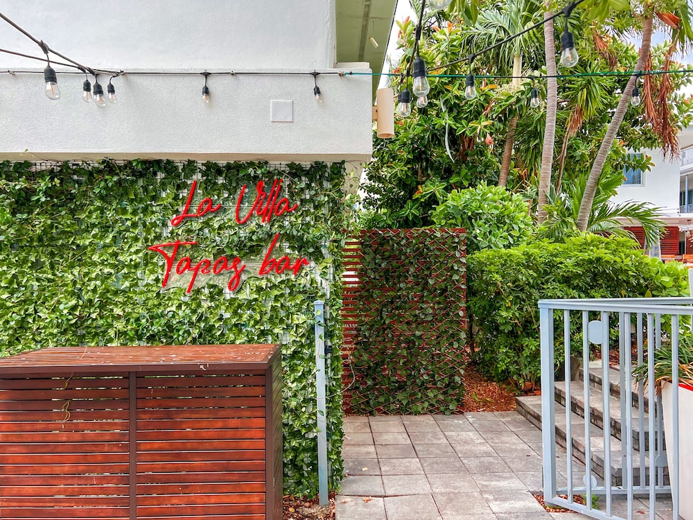 Royal Palms Resort And Spa A North Beach Village Resort Hotel 15/80