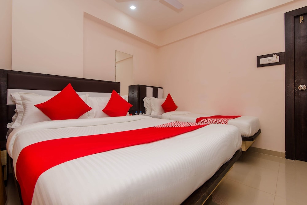 Oyo 13511 Hotel Gems 6/15