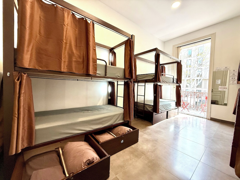 Hip Karma Hostel Shared Rooms 17/50