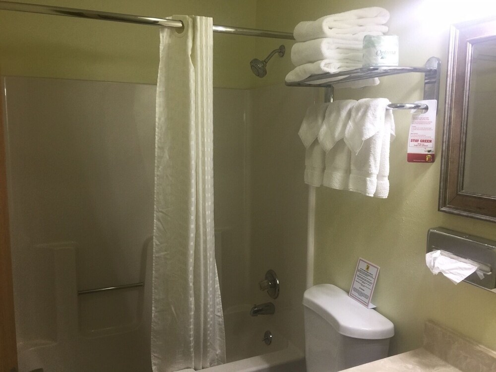 Super 8 By Wyndham Emporia 8/34