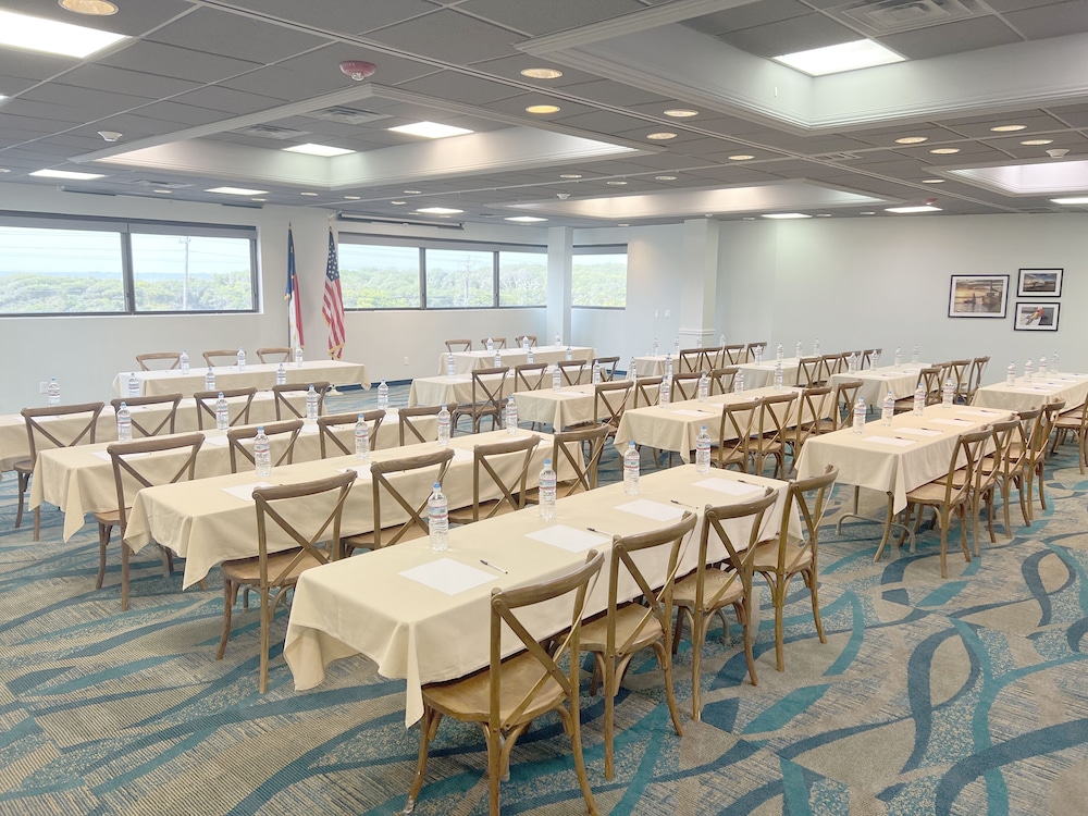 The Inn At Pine Knoll Shores 49/61