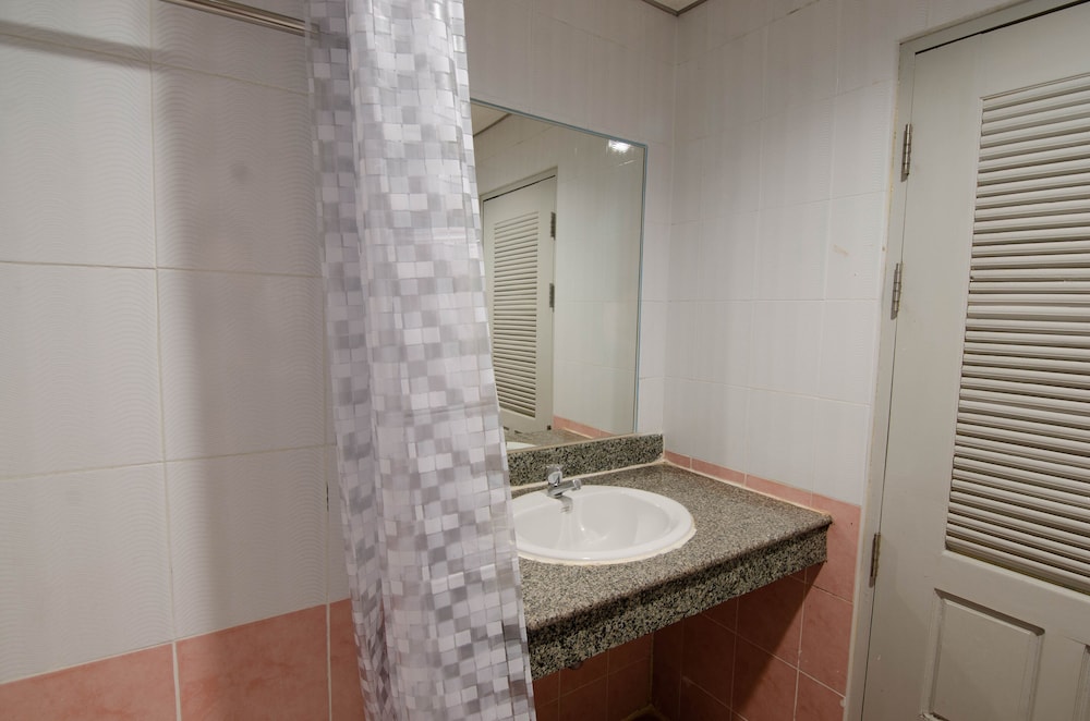 Tara Garden Hotel 49/50