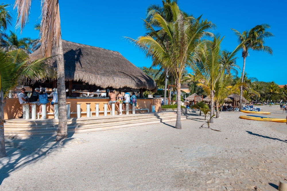 OMNI PUERTO AVENTURAS BEACH RESORT 36/53