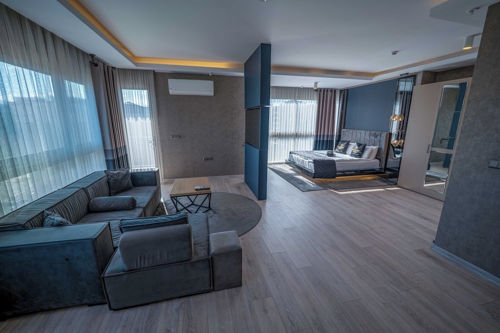 Marlen Hotel Bayrakli 36/48