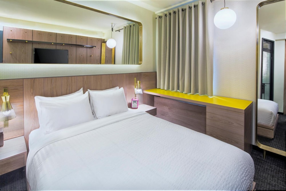 PREMIUM, QUEEN BED