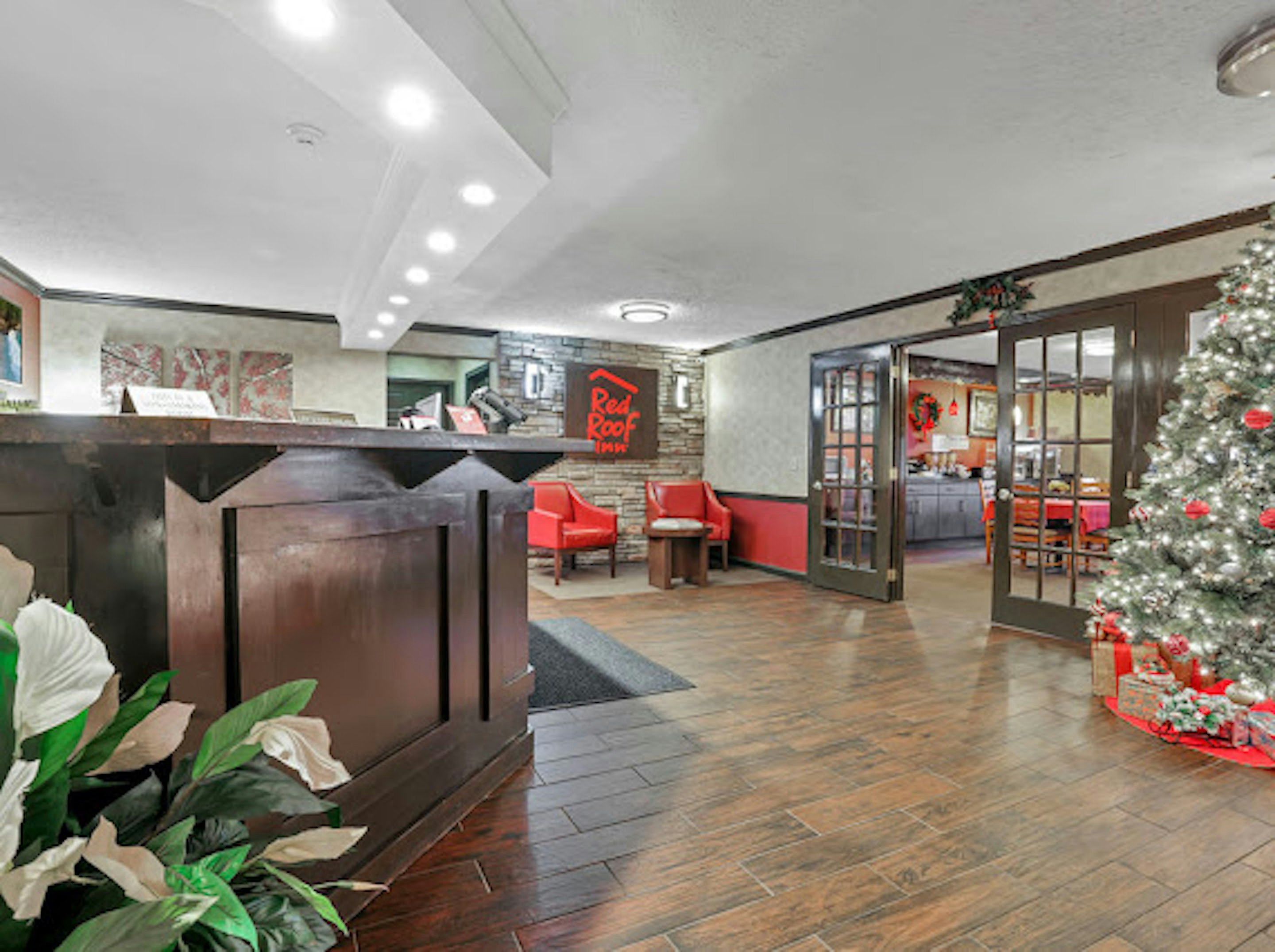 Red Roof Inn Uhrichsville 8/33