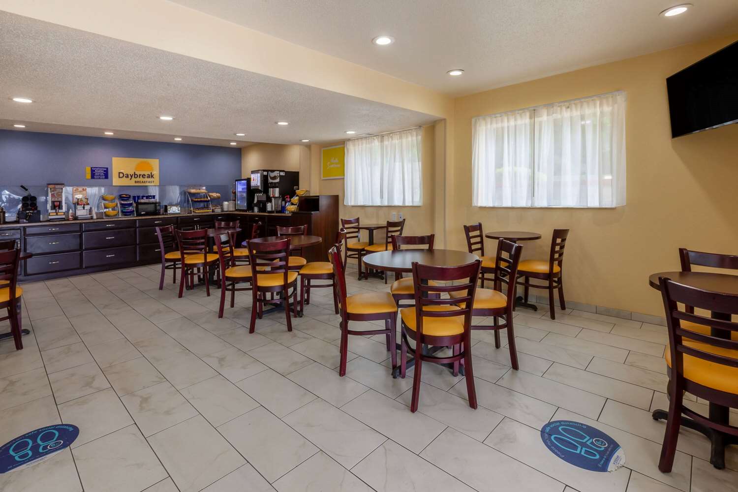 Days Inn by Wyndham Charles Town/Harpers Ferry 14/23