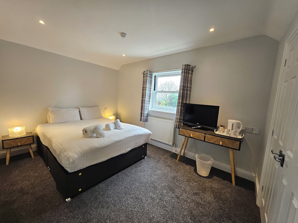 MARSH FARM HOTEL 15/50