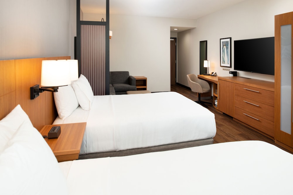 ROOM, 2 QUEEN BEDS, SOFA