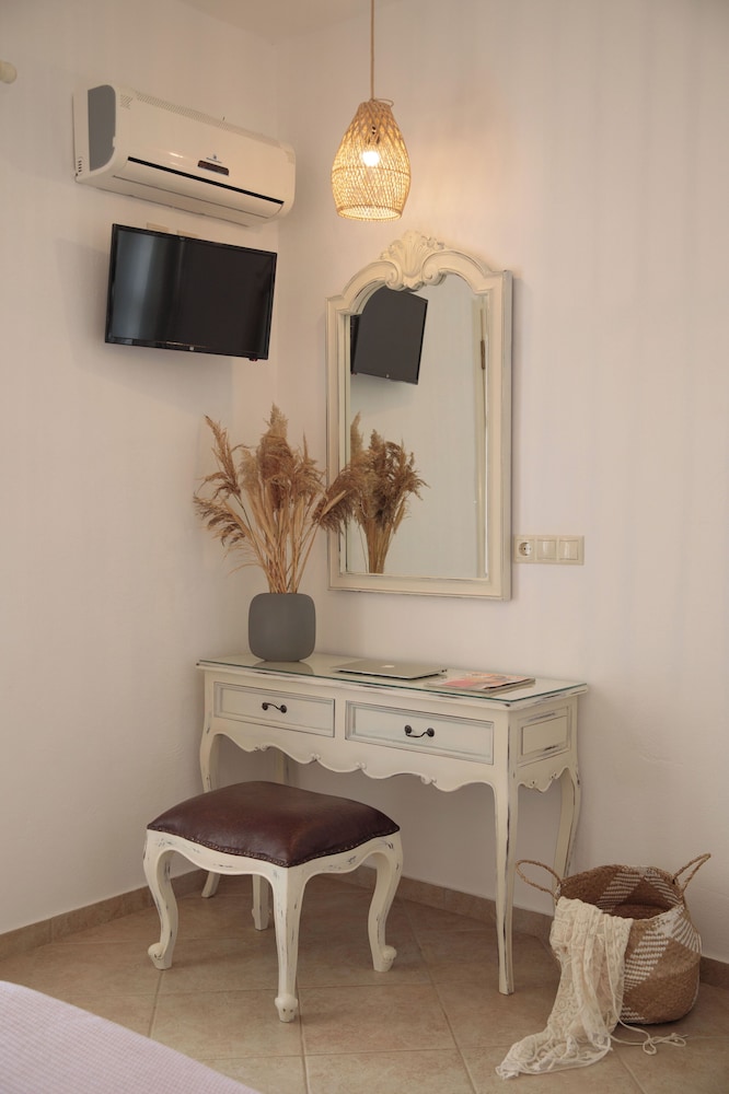 Maria S Rooms Studios 23/50