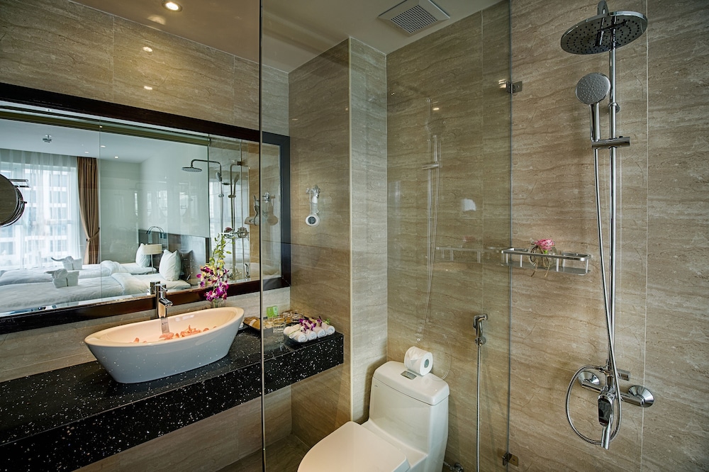 Sofia Suite Hotel Danang 10/53