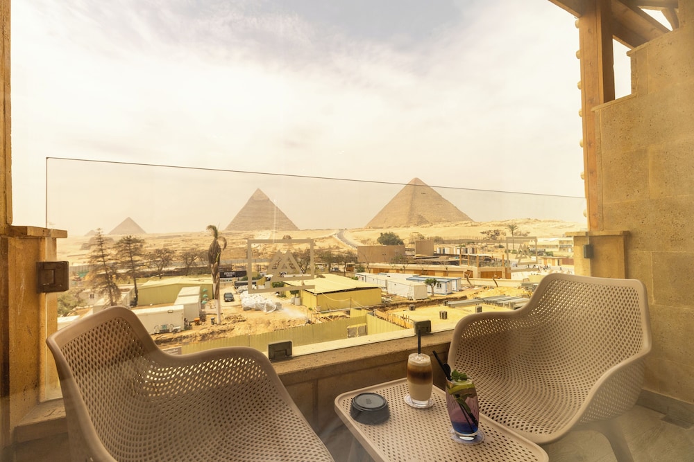 Great Pyramid Inn 47/50