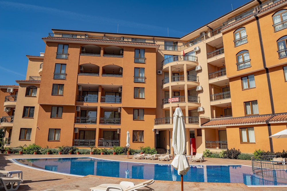 Efir Aparthotel 6/50