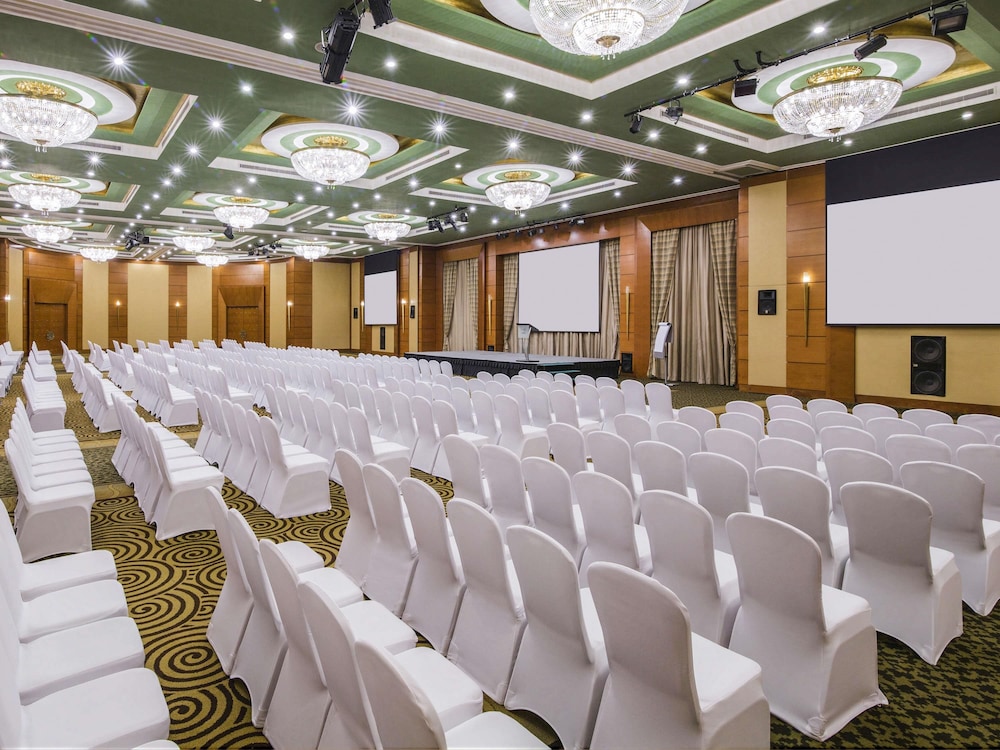 Swissotel Al Murooj Dubai 72/82