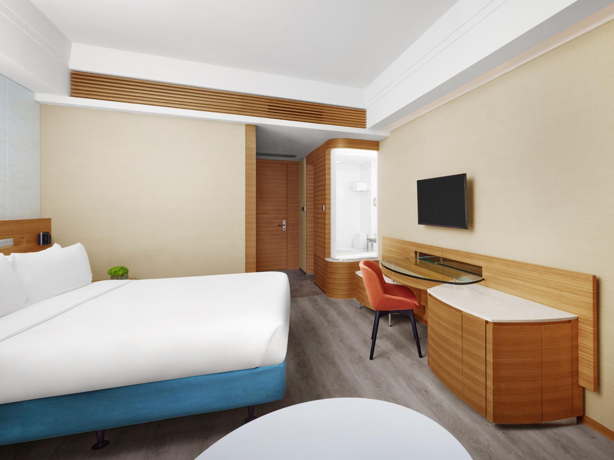 Superior, King Bed, Harbour View, Tower One