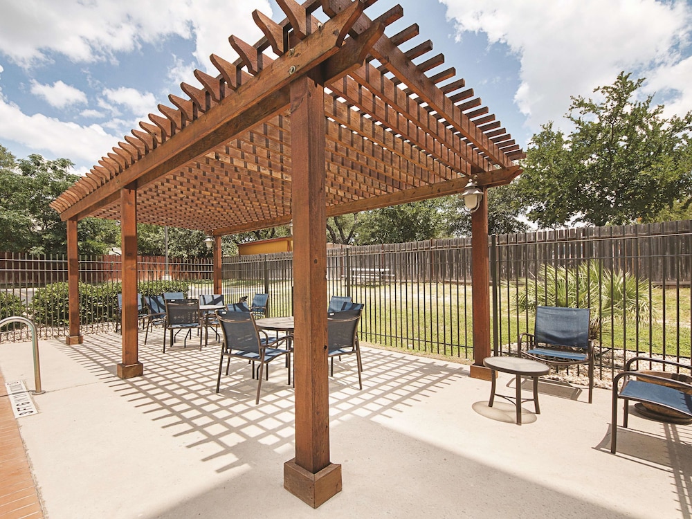 La Quinta Inn & Suites by Wyndham San Antonio Northwest 56/62