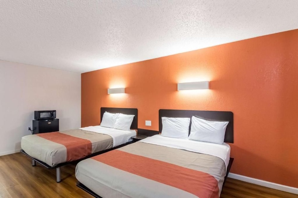 Motel 6 Clinton OK 27/64