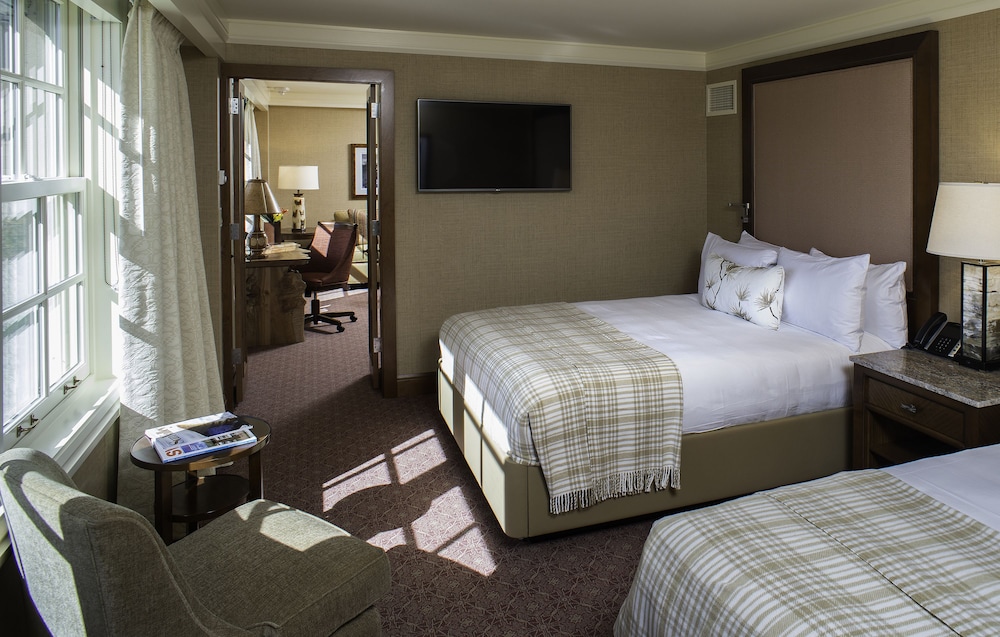 Lodge, Suite, 2 Queen Beds, Sofa