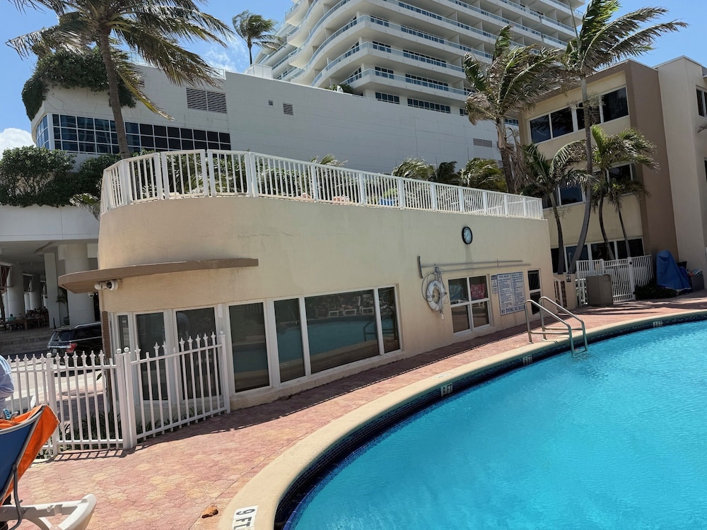 Silver Seas Beach Resort 4/67