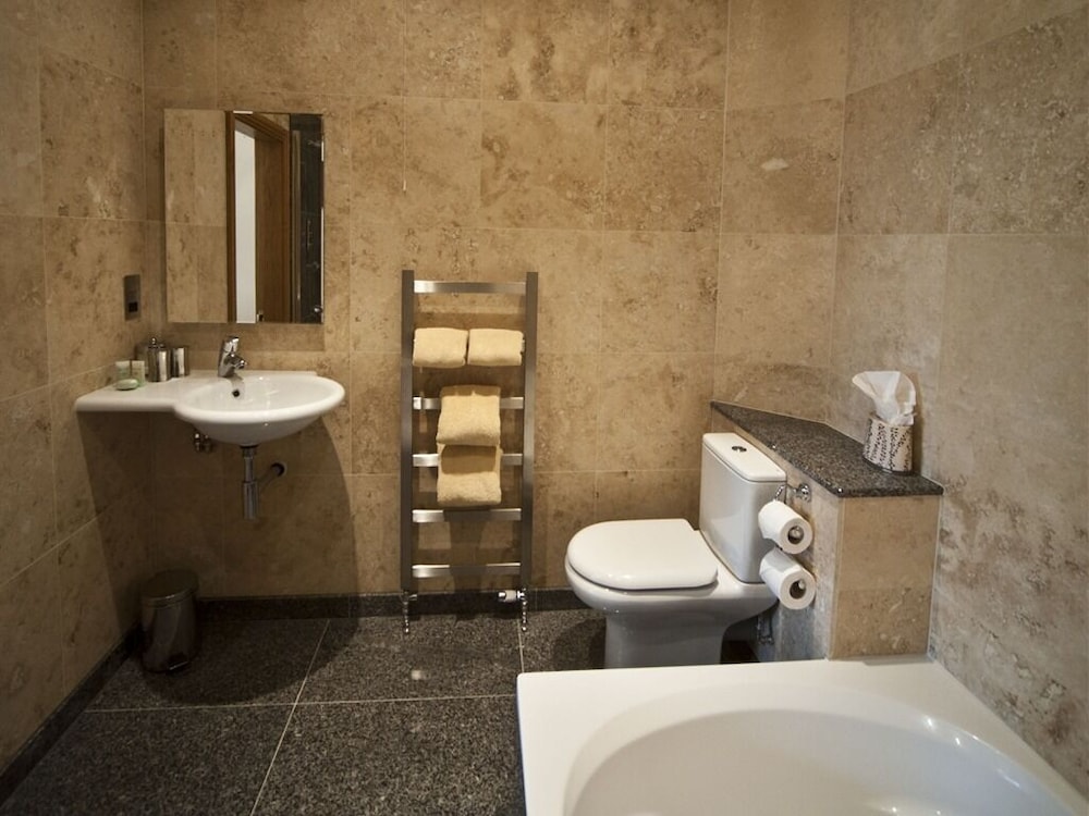 The Saddleworth Hotel 38/42