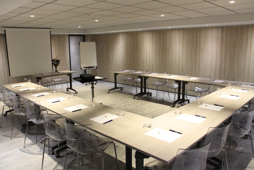 Kyriad La Rochelle Centre 51/62