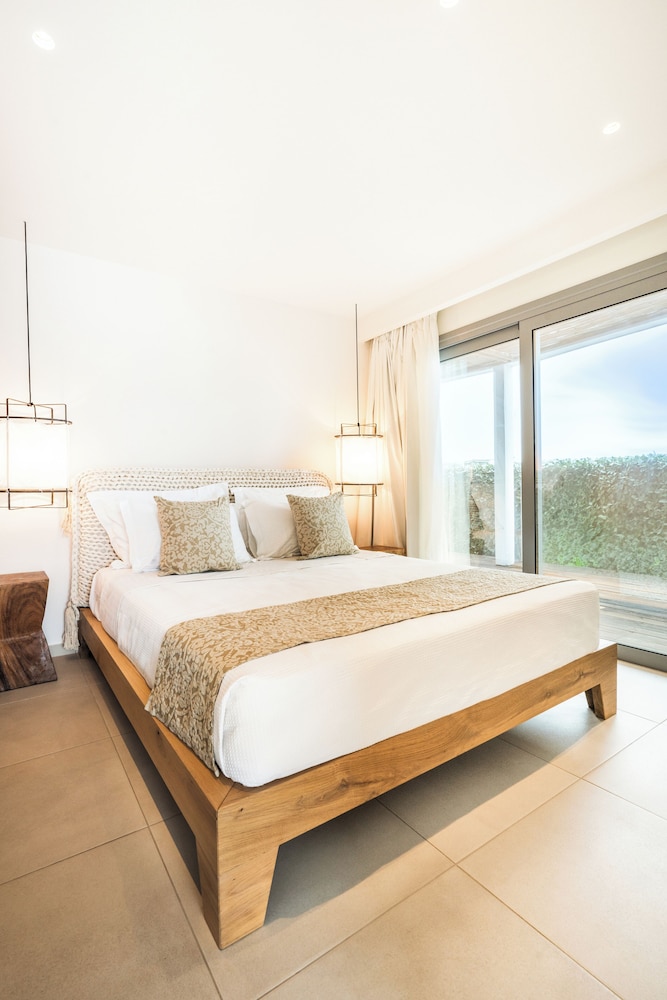2 Bedrooms, Danai, Villa, Twin Beds, Queen Bed, Beach Front, Sofa, Private Pool