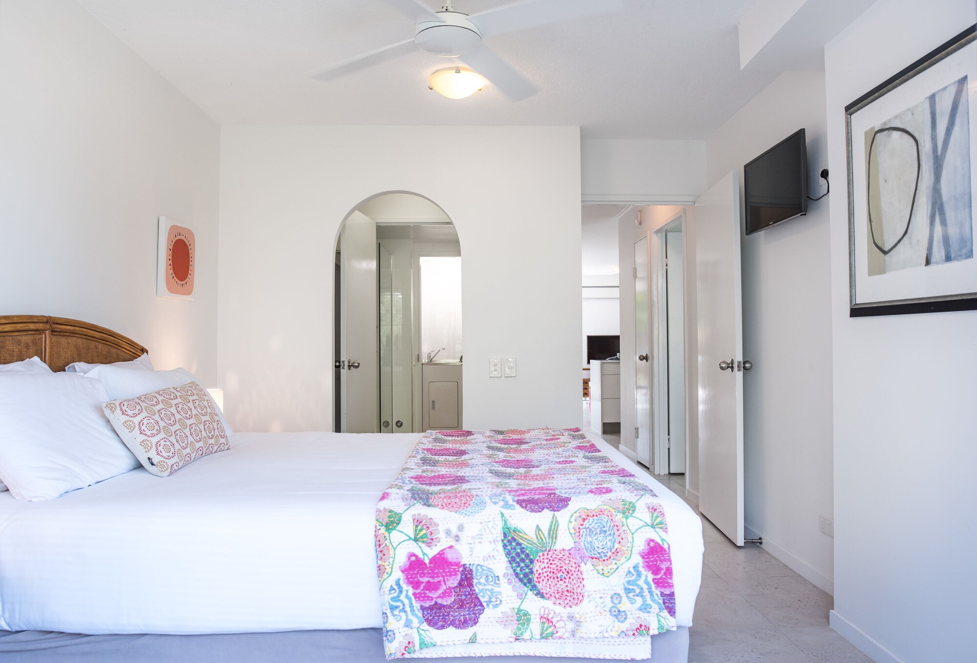 2 BEDROOMS, PREMIUM, APARTMENT, GARDEN SIDE