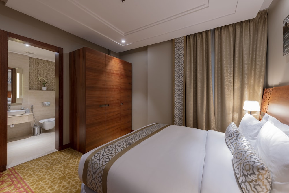 EXECUTIVE ONE BEDROOM APARTMENT