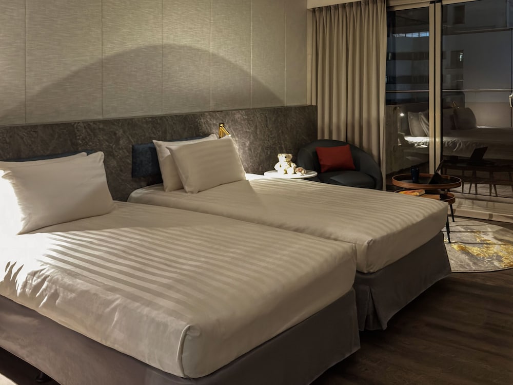 Metro Hotel 15/37