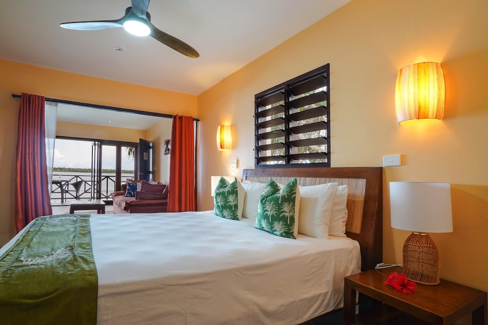 1 BEDROOM, SUITE, OCEAN FRONT