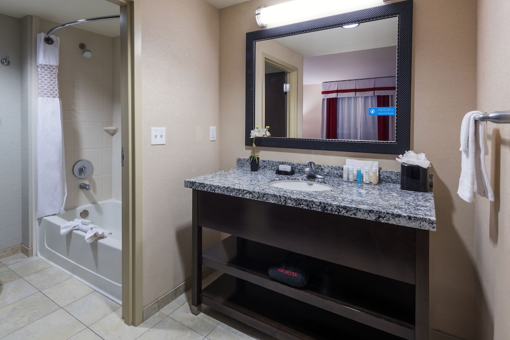 Hampton Inn and Suites Salt Lake City / Univ Foothill Dr UT 26/69