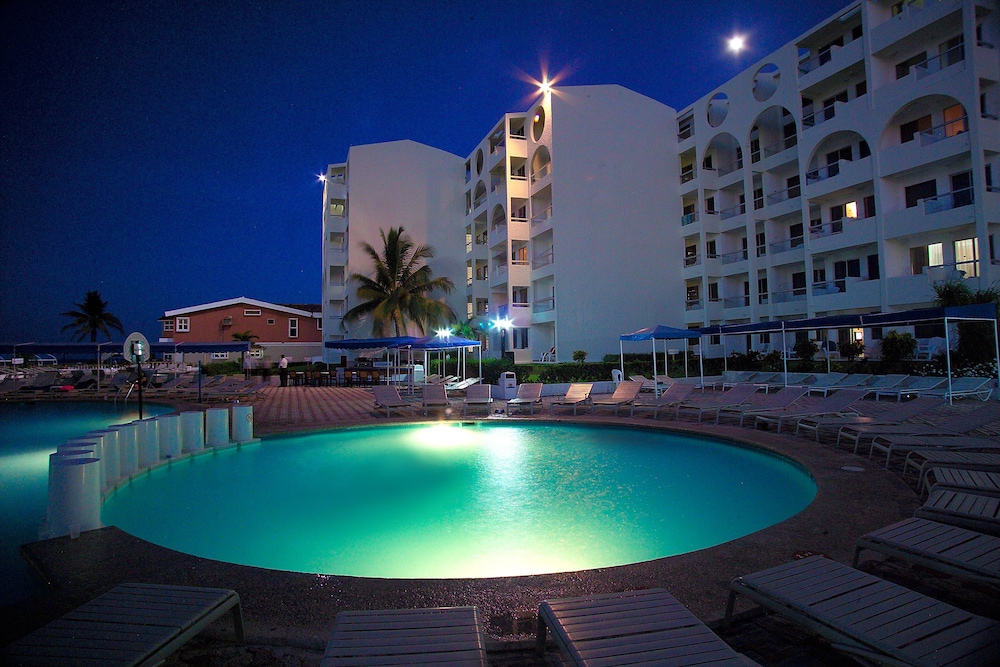 Aquamarina Beach Hotel Cancun 58/63