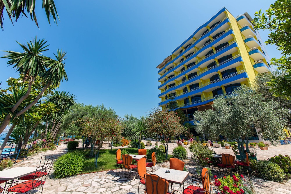 Hotel Bahamas 30/50