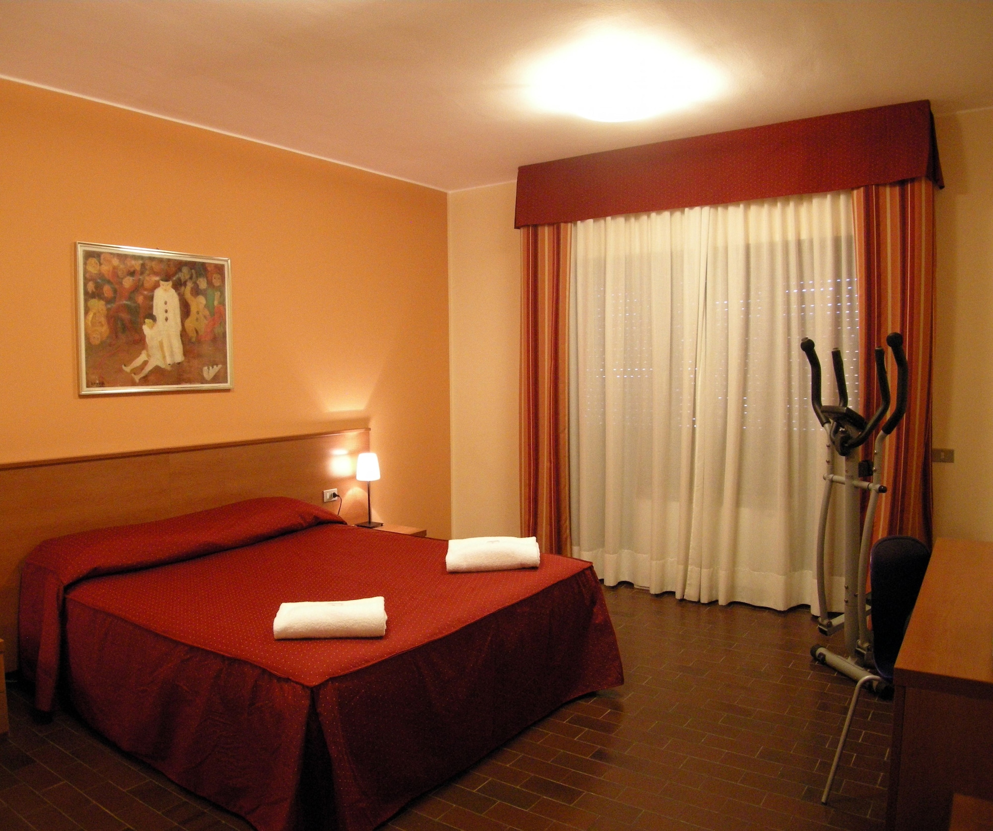 ROOM, DOUBLE BED, SMOKING