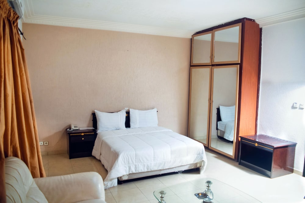 Riviera Hotel Benin 16/42