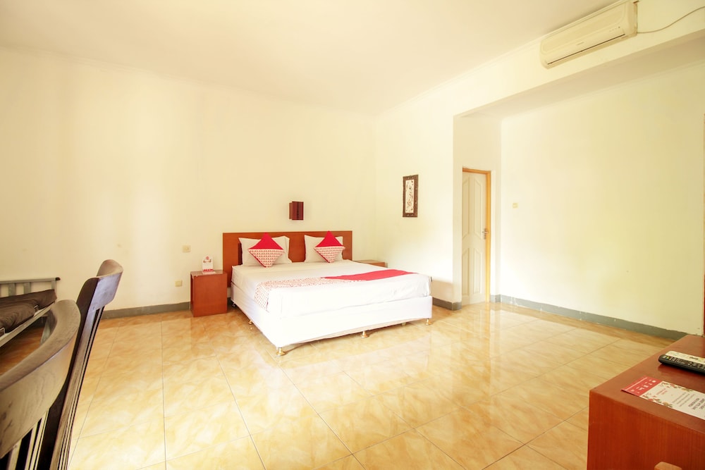 RedDoorz Plus At Hotel Sofia Pangandaran 13/27
